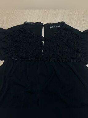 Notébuk Black Lace Yoke Puff Sleeve Top